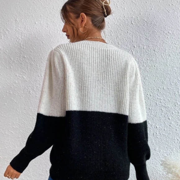 Two tone puff sleeve sweater - Picture 2 of 6